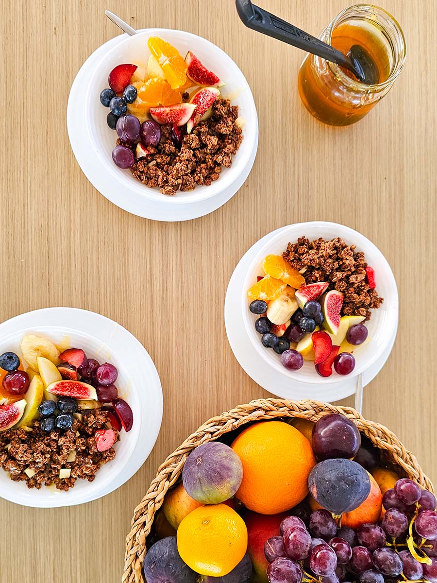 Breakfast bowls with granola and colourful fresh fruit