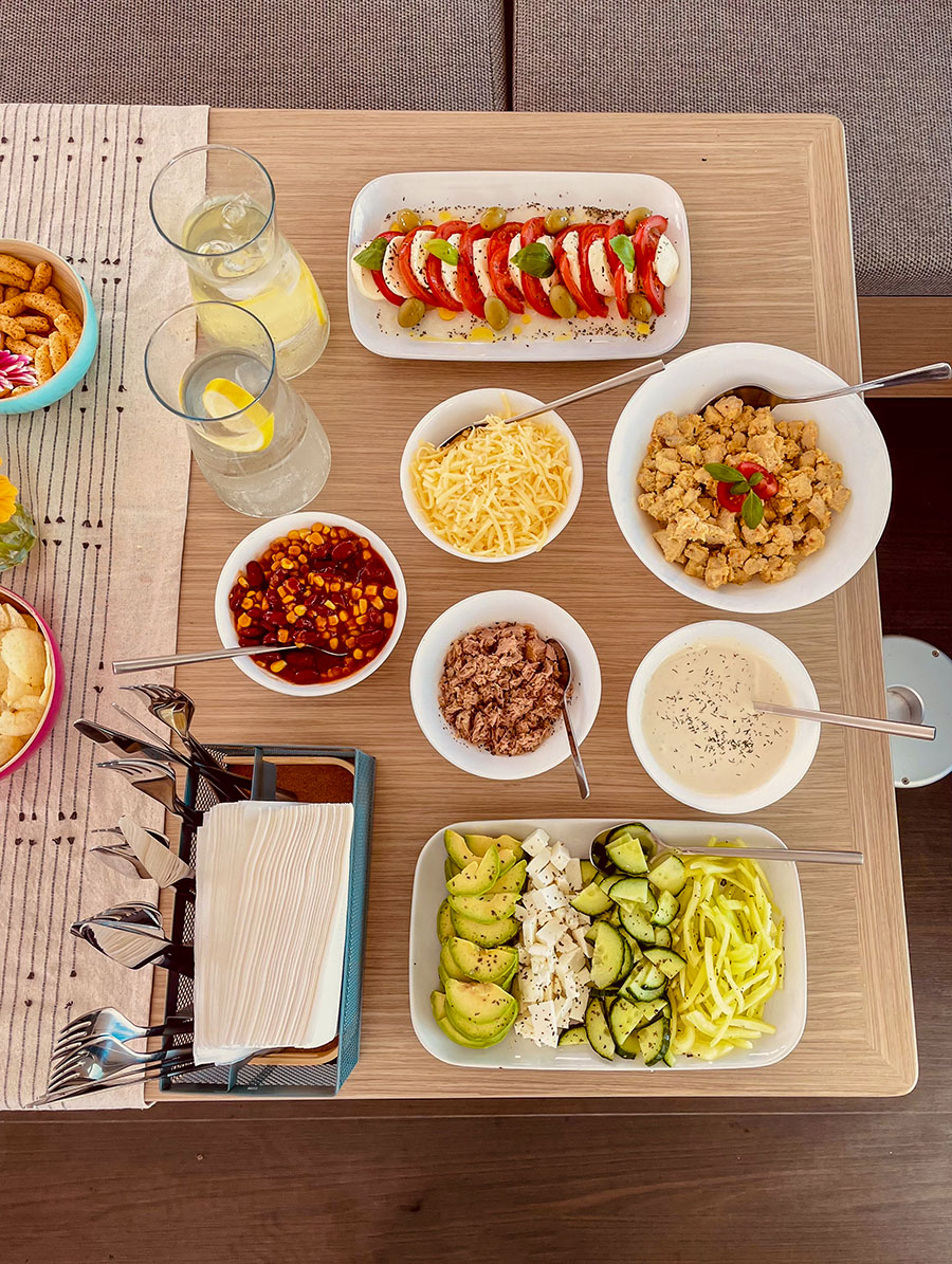 Vegetables and dips arranged on the table
